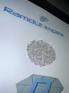 Laborgezüchtete Brillantschliff Lose Diamanten D-Farbe Sehr Kleine Größe Poliert IGY-Zertifiziert IKYRAA JEWELS Schmuckpaket - Product Image 4