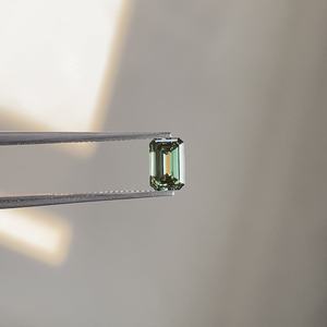 Diamante verde de 0.65 quilates, corte esmeralda, cultivado en laboratorio, para la elaboración de colgantes, color elegante, ecológico, proveedor de diamantes sueltos para joyería. - Product Image 1
