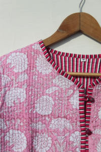 Chaquetas bohemias acolchadas con estampado floral, hechas a mano, de algodón, estilo floral, para otoño e invierno, abrigo reversible, regalo para ella. - Product Image 5