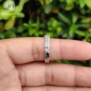 แหวนหมั้นเพชรโมอิสซาไนต์ทรงคุชชั่น Charm Jewells รับรองโดย IGI ชุบทอง 18K แบบหนามเตย แหวนแต่งงานคลาสสิกสำหรับผู้หญิง รุ่นที่ 3 - Product Image 6