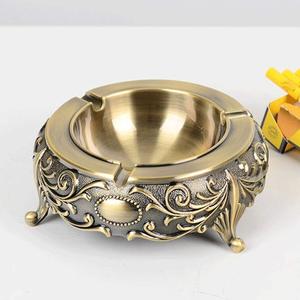 Cenicero Cuadrado de Aluminio Estilo Americano Vintage, Portátil, para Cigarros/Cigarrillos, Resistente al Viento, Decoración para Hogar/Oficina/Bar - Product Image 1