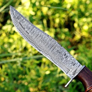 Couteau de chasse et de camping artisanal en acier Damas, lame fixe de 13 pouces, manche en bois de rose et étui en cuir, vente en gros - Product Image 3