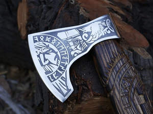 Hacha Tomahawk Artesanal de Acero Industrial con Alto Contenido de Carbono, Mango de Madera de Palisandro, Funda de Cuero, 1.5 kg, Multiusos, para Camping y Actividades al Aire Libre - Product Image 4