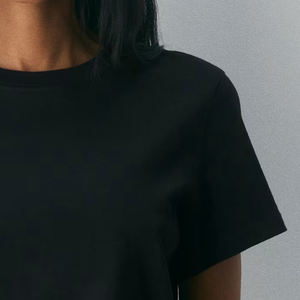 Service OEM : Conception de t-shirts pour femmes à prix abordable, manches courtes, style décontracté pour l'été, col rond, avec personnalisation du logo. - Product Image 4