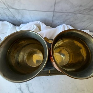 Mug en cuivre simple avec poignée, idéal pour le thé, le café, l'eau et l'utilisation quotidienne en cuisine. Vaisselle en cuivre saine, provenant d'Inde. - Product Image 4