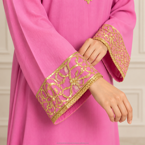 Abaya longue élégante en spandex pour femmes avec col orné léger et coupe fluide pour les événements et célébrations formels - Product Image 2