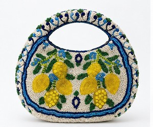 Bolso de noche con cuentas en forma de media luna, hecho a mano con diseño de limones, elegante para fiestas. - Product Image 2