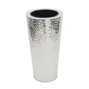 Jarrón moderno de metal para arreglos florales, ideal para la decoración de la sala de estar, realza el estilo y la elegancia con un diseño geométrico. - Product Image 4