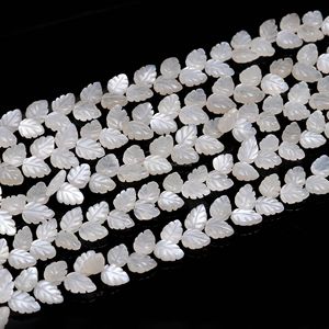 Perles de pierre de lune blanche naturelle AAA, forme de feuille, sculptées à la main, 10x11MM, perles de pierre de lune en vrac, 8 pouces, pour la fabrication de bijoux en gros - Product Image 1