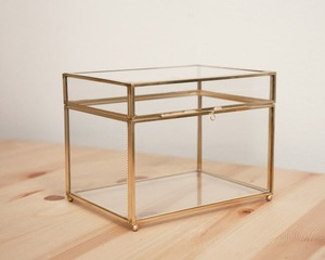 Caja de Joyería de Metal y Vidrio Rectangular de Lujo Hecha a Mano, Personalizada con Diseño de Pirámide de Vidrio - Product Image 3
