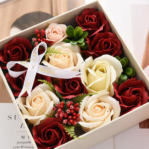 Boîte cadeau de luxe LANJO en forme de cœur avec bouquet de roses en savon fait main - Réutilisable, non toxique, durable - Product Image 6