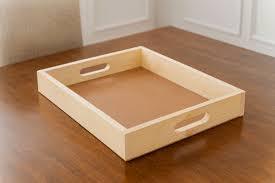 Plateau rectangulaire en bois artisanal moderne H a CRAFT avec poignée, design abstrait, pour occasions de mariage, plateau de service décoratif - Product Image 5