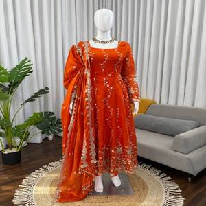 Conjunto Anarkali de Seda VASTRA COTTAGE con Dupatta con Lentejuelas y Pantalón de Micro Algodón, Completamente Cosido, para Fiestas y Eventos Étnicos - Product Image 1
