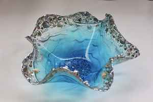 Bol en résine fait main motif océan avec flocons et accents argentés – Idées de décoration intérieure, bol décoratif, idées cadeaux, art géode, art en résine - Product Image 4