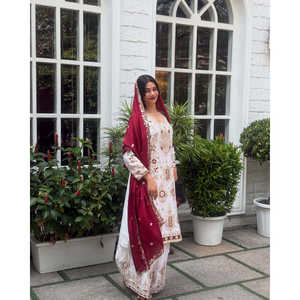 Salwar Kameez de Algodón con Bordado Intenso, Conjunto de Fiesta con Top, Pantalón y Dupatta - Product Image 1