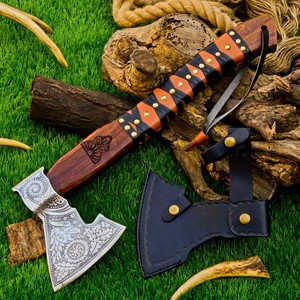 Hache Viking en Acier à Haute Teneur en Carbone Forgée à la Main, Manche en Bois de Palissandre Personnalisé OEM, Hachette à Barbe avec Étui en Cuir, Hache de Camping et de Bushcraft - Product Image 1