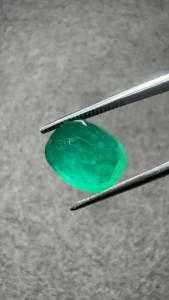 Émeraude naturelle zambienne ovale de 5,15 carats, pierre précieuse verte certifiée GIA pour bijoux fins - Product Image 4