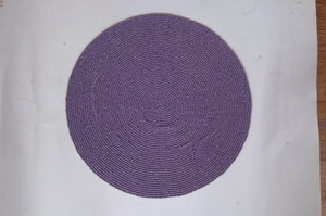 Salvamantel Redondo Hecho a Mano con Cuentas, Patrón Geométrico Tradicional, Negro, Blanco, Borgoña - Product Image 3