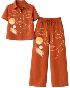 ชุดเซ็ตสองชิ้นลายพิมพ์หน้าคนแบบนามธรรมสีเทอร์ราคอตต้าสำหรับผู้หญิง เสื้อเชิ้ตแขนสั้นติดกระดุมพร้อมกางเกงขายาวทรงกว้าง สวมใส่สบายๆ - Product Image 1