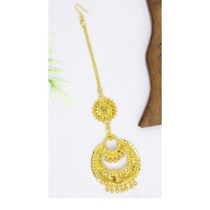 Coiffe de mariée indienne traditionnelle ou Maang Tikka en design plaqué or, idéale pour les mariages et les festivals - Product Image 3