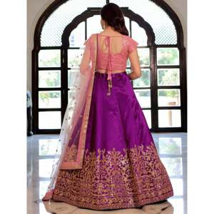 Lehenga Choli en soie de mûrier violette glamour brodé de Zari - Product Image 5