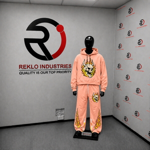 Conjunto de Sudadera con Capucha y Pantalones Jogger Peach Flame Skull para Hombre, Estilo Gótico Urbano, con Gráfico de Fuego, de Dos Piezas, Oversize - Product Image 3