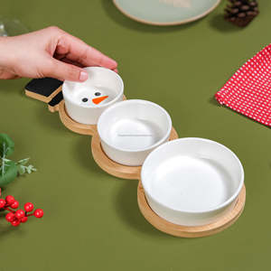 Ensemble de bols en céramique en forme de bonhomme de neige avec plateau en bois |   Plat de service pour collations de Noël pour la décoration de table de fête - Product Image 1