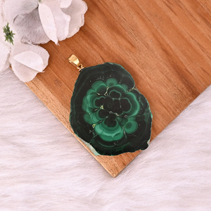 Colgante de Piedra Verde Única de Malaquita Natural en Forma de Estalactita, Chapado en Oro de Latón, 25.9 g - Product Image 6