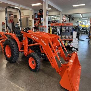 รถแทรกเตอร์ขนาดเล็ก Kubota F3890 ลดราคาพิเศษ |   เครื่องยนต์ดีเซล 38 แรงม้า |   ระบบขับเคลื่อนสี่ล้อ |   อุปกรณ์สำหรับงานหนักในฟาร์มและสวน พร้อมข้อเสนอส่วนลดสุดคุ้ม ราคาถูก - Product Image 1