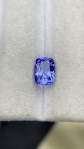 Pierre naturelle certifiée Tanzanite, taille coussin longue, avec une couleur et un éclat excellents, Zoisite naturelle, 1,76 carat, clarté œil-de-chat - Product Image 3