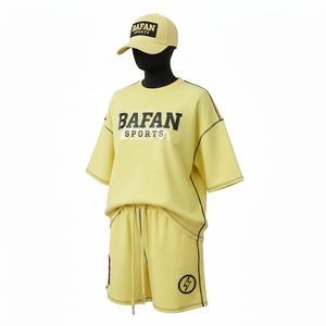 Conjunto de Sudadera y Pantalones Cortos de Felpa de Algodón Premium 100% para Mujer, con Paneles Amarillos Suaves y Costuras con Logotipo Personalizado por Transferencia Térmica - Product Image 4