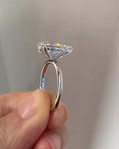 Anillo de compromiso solitario con diamante cultivado en laboratorio de corte pera de 4.00 quilates, anillo de oro amarillo de 14k, certificado por IGI. - Product Image 4