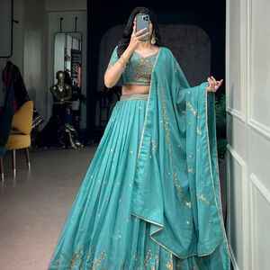 Lehenga Choli Semisellado de Georgette Estrella Premium con Lentejuelas y Bordados Zari, con Dupatta, Precio al por Mayor de Royal Exports - Product Image 4