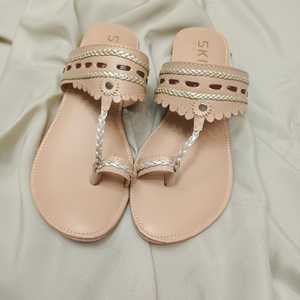 OEM Serive Latest Designs Women <b>Khussa</b> Shoes Flat Sandals Indian Punjabi Breathable Anti-Slip Flat Chappal Shoes For Women - Product Image 2