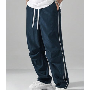 กางเกงแทร็คผู้ชายทรงหลวมสไตล์ OEM แฟชั่นสตรีทแวร์ พิมพ์ลายปัก งานโรงงาน - Product Image 4