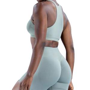 Conjunto de Yoga Personalizado al por Mayor para Mujer con Logotipo Personalizado, Sujetador Deportivo Simple con Espalda Cruzada y Pantalones Cortos de Entrenamiento con Efecto Push-Up, Ropa Deportiva para Gimnasio - Product Image 6