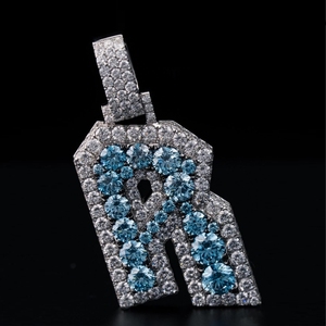จี้รูปตัวอักษร AMBER JEWELS R ชุบทองคำขาว 14K  ทำจากโลหะผสมสังกะสีประดับเพชรซิร์คอน ได้รับการรับรองจาก IGI สไตล์ฮิปฮอป เหมาะสำหรับทั้งชายและหญิง ของขวัญเครื่องประดับ - Product Image 3