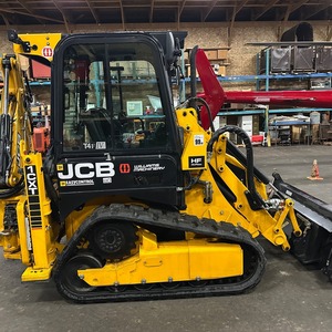 Excavatrice-pelleteuse et chargeuse frontale JCB 1CXT 4X4 à chenilles avec pompe et boîte de vitesses MOOG pour la construction - Product Image 4