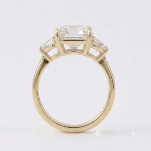แหวนเพชรทรงแอสเชอร์คัทประดับเพชรทรงหยดน้ำด้านข้าง ทองคำขาว 18K สำหรับผู้หญิง สไตล์คลาสสิก เหมาะสำหรับงานหมั้นและงานเลี้ยง - Product Image 2