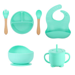 Ensemble d'alimentation pour bébé en silicone sans BPA, 6 pièces, avec bols à ventouse, assiettes, bavoirs, ustensiles et tasse pour les enfants de plus de 12 mois - Product Image 6