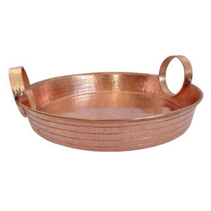 Plateau design en cuivre martelé de bonne qualité avec poignée et finition plaquée or avec poignée en anneau de forme ronde plateau de service - Product Image 1