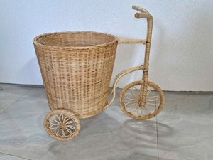 Triciclo de ratán natural tejido a mano para niños, bicicleta de mimbre de juguete para juegos de simulación, decoración para habitación infantil o guardería, de Vietnam. - Product Image 3