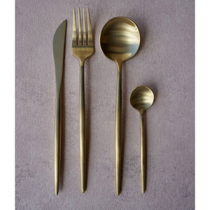 Ensemble de vaisselle moderne en or, écologique et durable, compatible lave-vaisselle, couverts en acier inoxydable de qualité supérieure avec emballage cadeau - Product Image 6