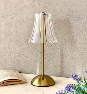 Lámpara de Mesa Moderna de Latón con Pantalla de Acrílico en Forma de Campana, E27 LED 2700K, Luz Blanca Cálida Suave para Dormitorio, Uso Decorativo - Product Image 2