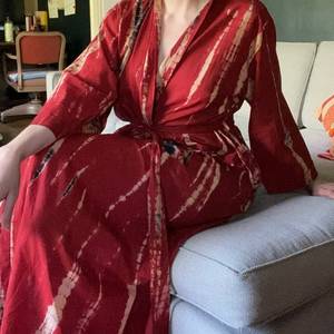 Handmade High Quality Indian Kimono Robe Women Long Sleeve V-<b>neck</b> Tie-Dye Rayon Eco-Friendly Woven Decoration Bow Holiday - Product Image 3