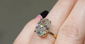 Bague de fiançailles unisexe classique en or plaqué 18 carats avec diamant de laboratoire ovale de 4 carats de qualité supérieure pour bijoux certifiés - Product Image 6