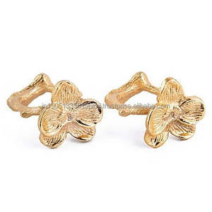 Ronds de serviette en forme d'ananas pour table d'hôtel de mariage avec design élégant porte-serviettes en métal doré ou anneaux d'Inde - Product Image 2