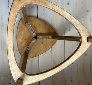 Tabouret de bar triangulaire en bois courbé, chaise de comptoir minimaliste à 3 pieds pour café, restaurant, hôtel (vente en gros) - Product Image 6