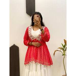 Hermosos Conjuntos de Mujer Party Wear Lehenga Choli y Koti - Product Image 4