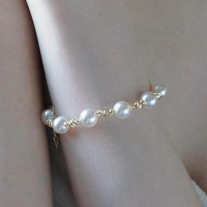 Bracelet en perles fines, fermoir magnétique en argent sterling, bracelet en perles nouées, bijoux minimalistes pour mariage, cadeau pour demoiselle d'honneur - Product Image 1
